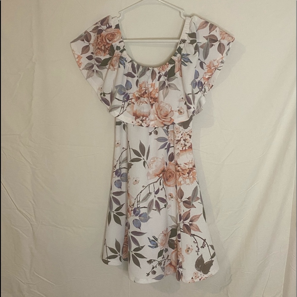 Floral dress. Size M.